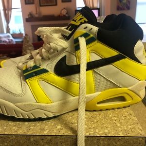 Nike Air Tech Challenge size 6.5Y